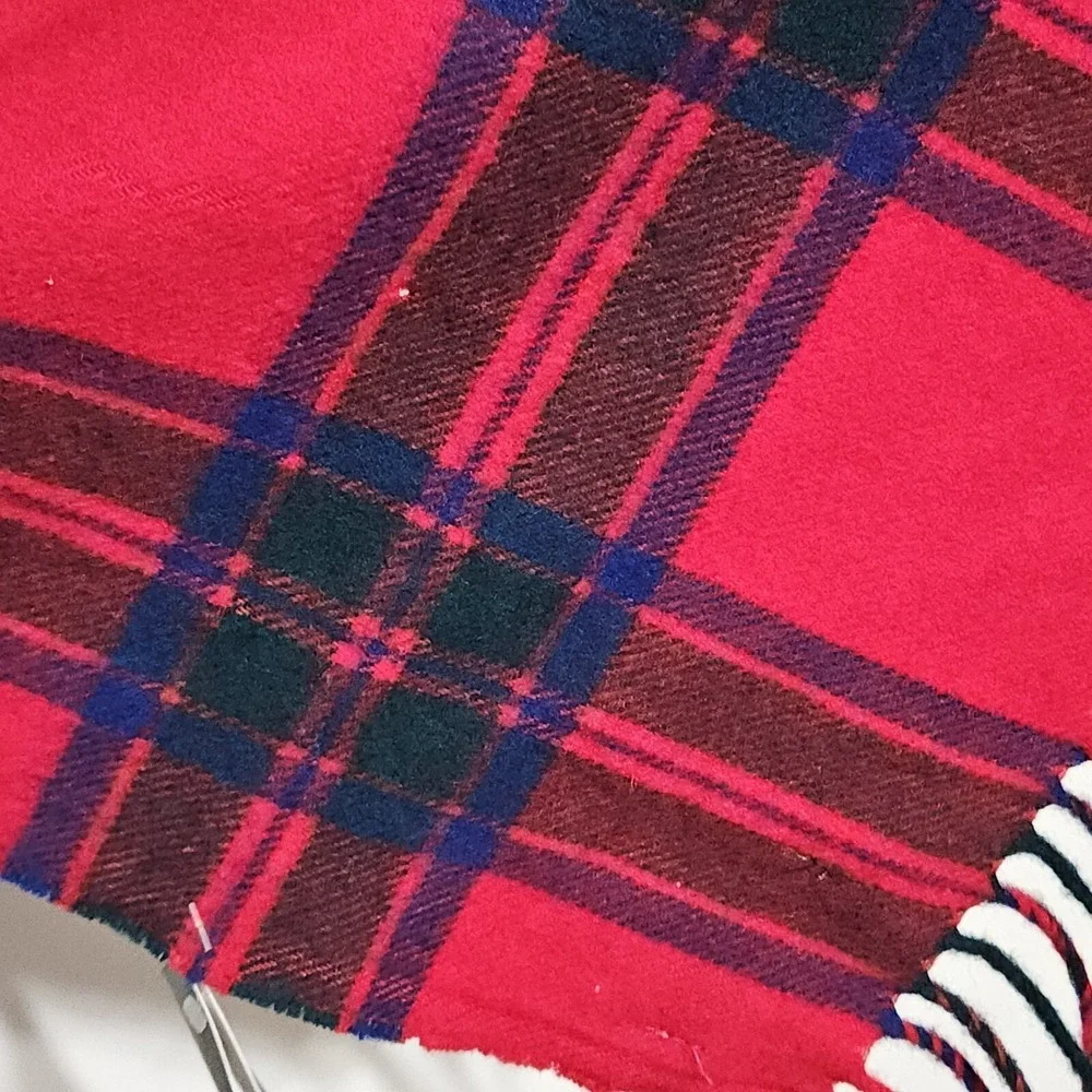 Lyle & Scott Scotland 100% Lambswool Scarf Accessory Red Plaid Fringe‎ Flaw